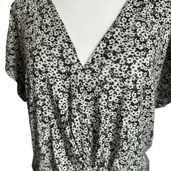 Lucky Brand Floral Front Twist Top Size L - Picture 7 of 17